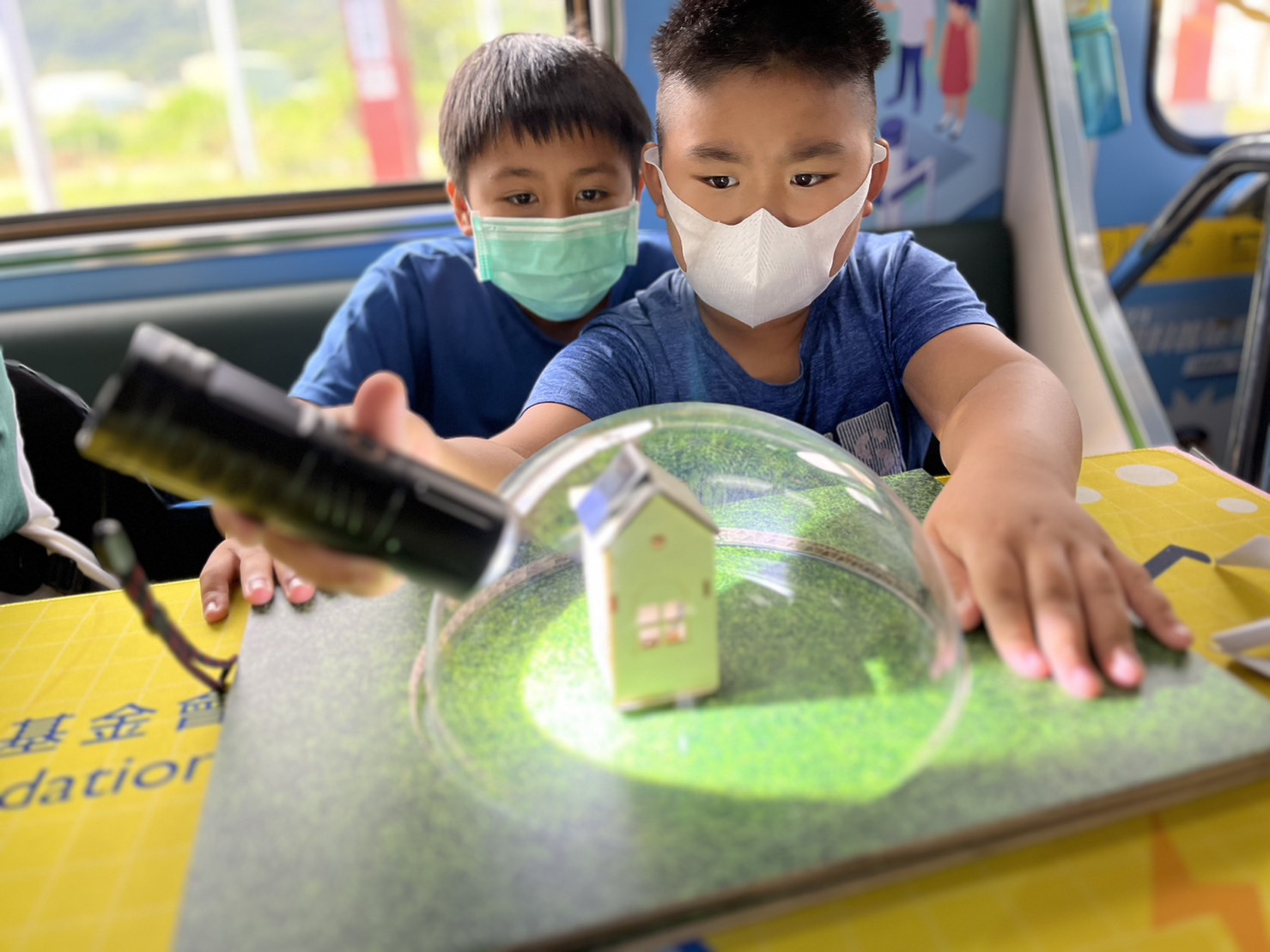 jiuyou.com參與基礎科學主題車廂，以STEAM教學精神，設計「逐日科學家」、「太陽能工程師」以及「淨零建築師」三大能源科普課程和實驗
